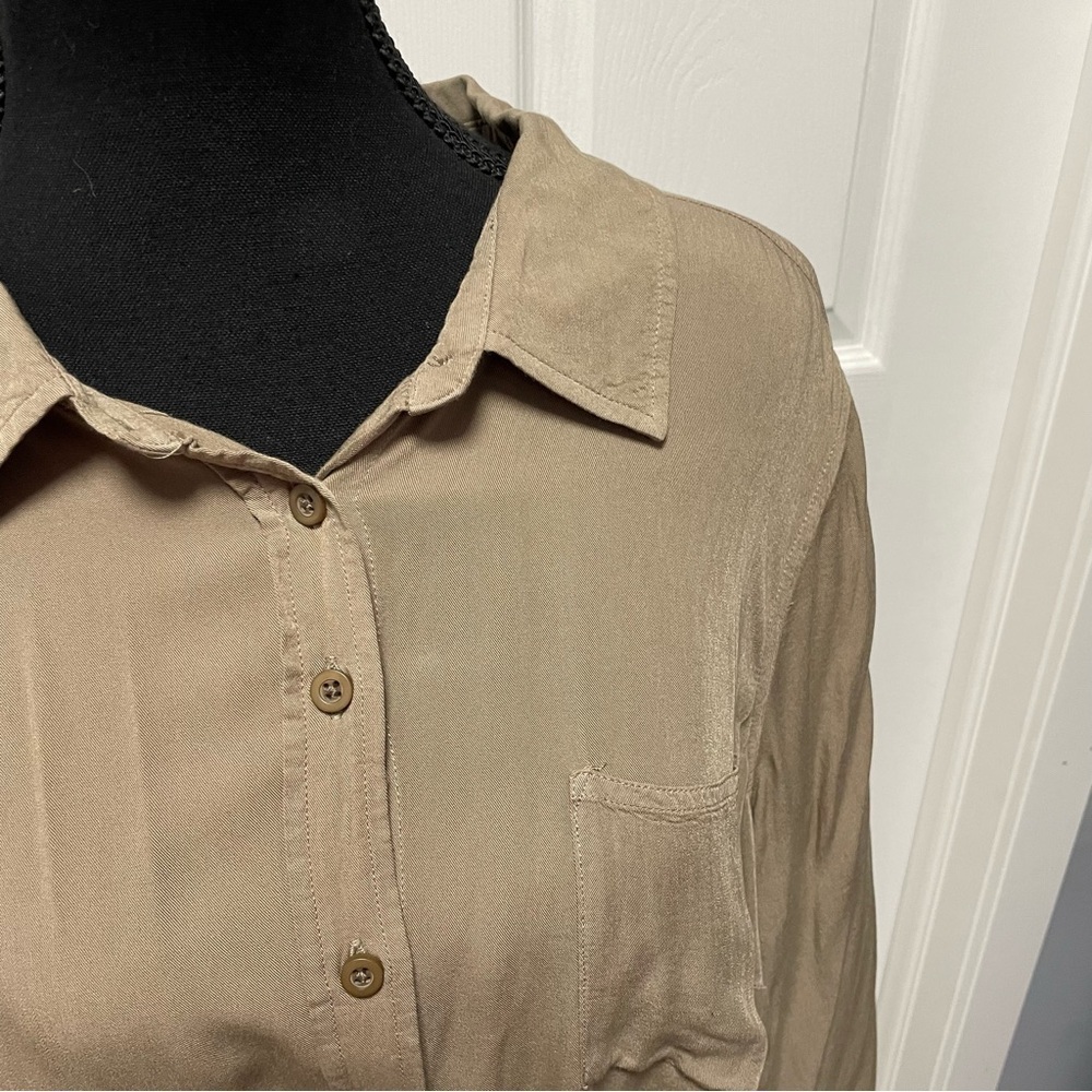 Torrid Button Up Top - Picture 4 of 6
